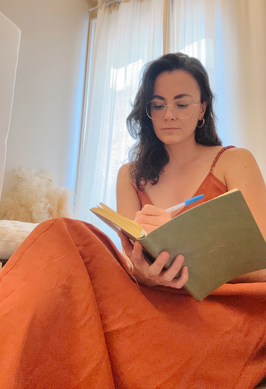 Julieta escribiendo